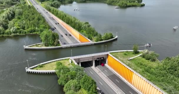Akwedukt Veluwemeer Pobliżu Harderwijk Transportu Asfaltu Autostrady Drogowego Przekraczania Ruchu — Wideo stockowe