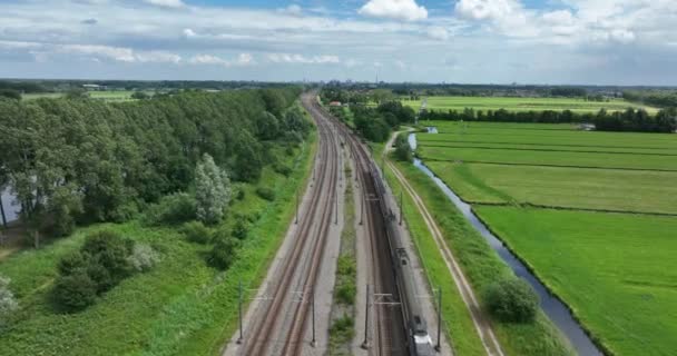 Dutch Train Green Open Grassland Landscape Green Alternative Sustainable Transportation — ストック動画