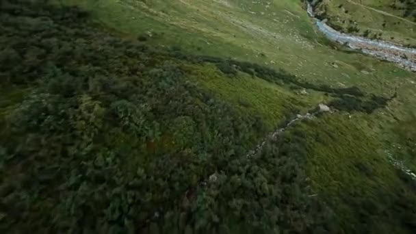 Switzerland Alp Alpine Drone Aerial Glide Fly River Mountain Surfing — Vídeo de Stock