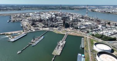 Petroleum refinery site Antwerpen. Petroleum and natural gas to power generation, transportation, refining in the port of Antwerpen. Large scale industrial refinery