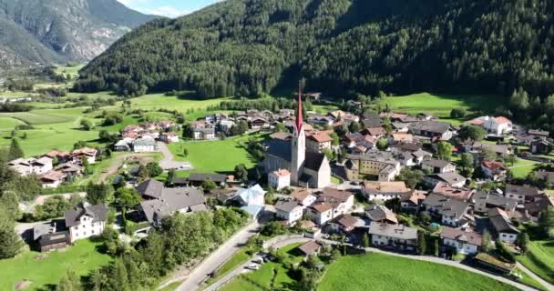 Parrocchia Stilves Bolzano Stilves Stilfes Parish Church Typical Italian Alps — 图库视频影像