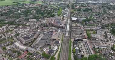 Houten is a city and municipality in the Dutch province of Utrecht. Located southeast of the city of Utrecht between the highways A12 , A27 and the river Lek.