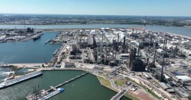 Petroleum refinery site Antwerpen. Petroleum and natural gas to power generation, transportation, refining in the port of Antwerpen. Large scale industrial refinery