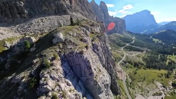 Dolomites Batu Kapur Pegunungan Dan Tebing Berselancar Batu Yang Halus — Stok Video