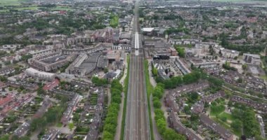 Houten is a city and municipality in the Dutch province of Utrecht. Located southeast of the city of Utrecht between the highways A12 , A27 and the river Lek.