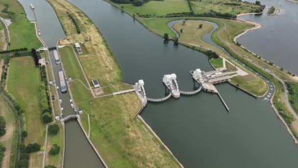 Hollanda Amerongen Maurik Arasındaki Nederrijn Nehrinde Hidroelektrik Santrali Kapağı Kilitlendi — Stok video