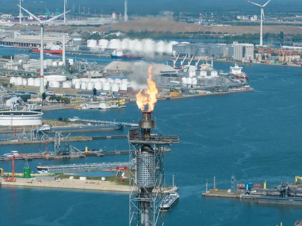 Flaring Combustion Gases Released Petroleum Production Refinery Port Antwerpen Belgium — Foto de Stock