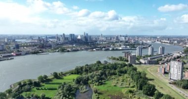 Feijenoord, Nieuwe Maas 'ın güney kıyısında Rotterdam belediyesinin yönetim komitesi alanı.