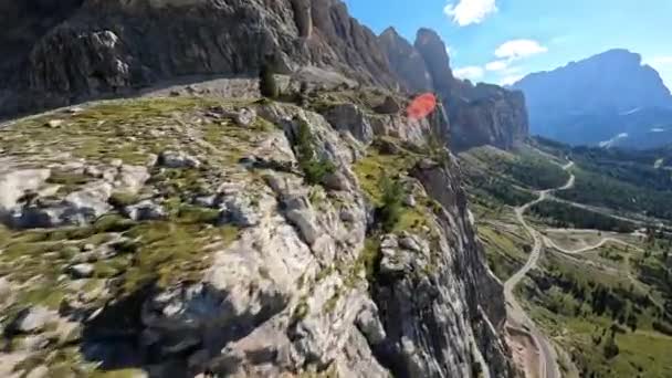 Dolomites Batu Kapur Pegunungan Dan Tebing Berselancar Batu Yang Halus — Stok Video