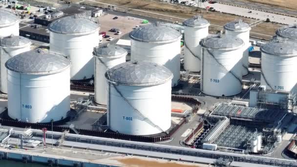 Lagring Petroleumolja Raffinaderi Industriell Olja Tank Container Top Antenn Drönare — Stockvideo
