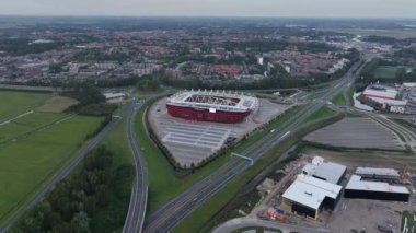 Arnhem 21 Eylül 2022, Hollanda 'da. GelreDome Arnhem Güney 'de çok işlevli bir stadyumdur. Futbol kulübü Vitesse 'nin evi. Avrupa Futbol Şampiyonası Stadyumu. Hava aracı görünümü.