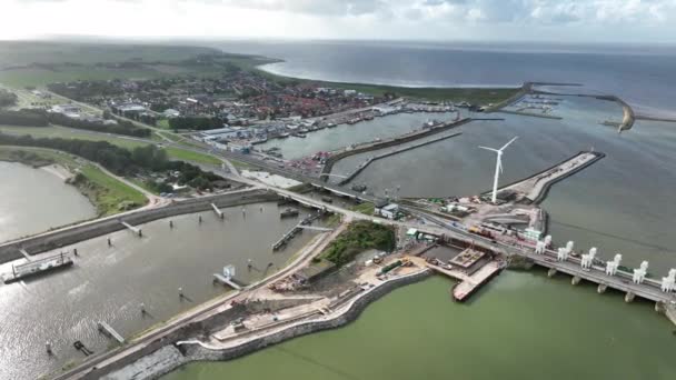 Κατασκευή Afsluitdijk Αντλιοστάσια Νέων Υδατοφρακτών Και Του Κοντά Στο Den — Αρχείο Βίντεο