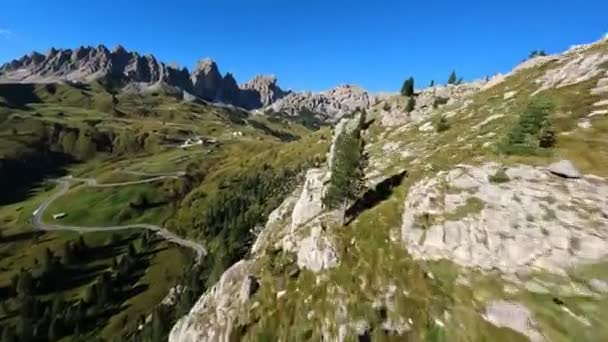 Terbang Meluncur Melalui Pegunungan Dolomites Italia Tirol Hutan Gunung Dan — Stok Video