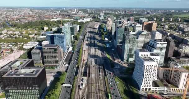 アムステルダム 2022年10月6日 オランダ アムステルダムZuidas高層金融地区オフィスビル 国内外の企業 インフラ — ストック動画