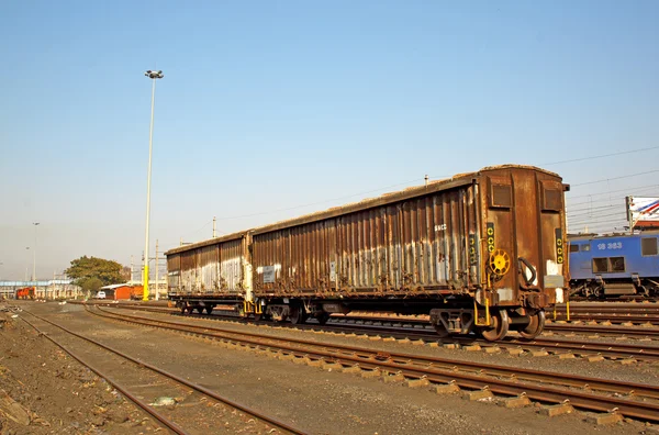 Train de marchandises sur la voie — Photo