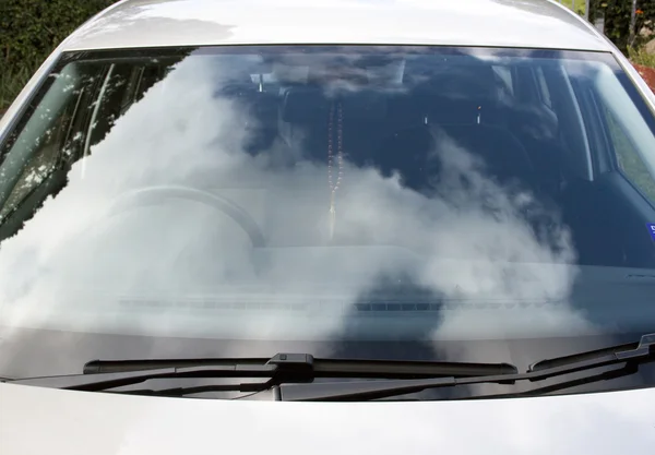 Front View Of Car Windshield And Windscreen Wiper Blades — Stock Photo, Image