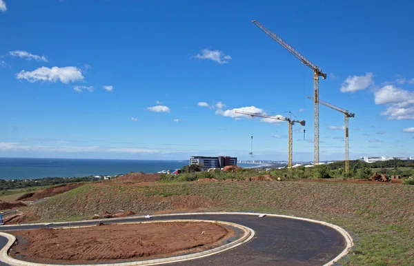 Trois grues à tour contre Skyline à Umhlanga Durban Afrique du Sud — Photo