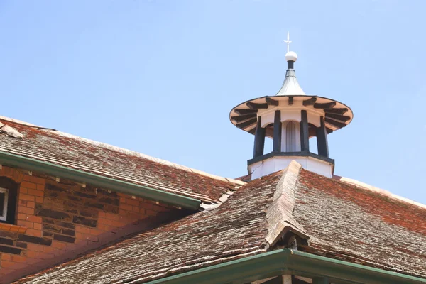 Kırmızı tuğla victorian house gözcü Kulesi featuring — Stock Fotó