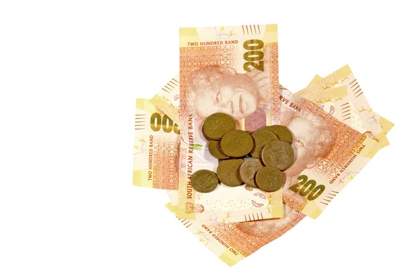Geïsoleerde rangschikking van Zuid-Afrikaanse bankbiljetten en munten — Stockfoto