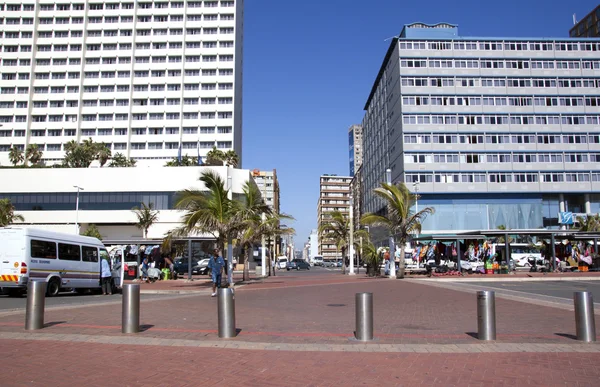 Vista de edificios residenciales y comerciales en primera línea de playa —  Fotos de Stock