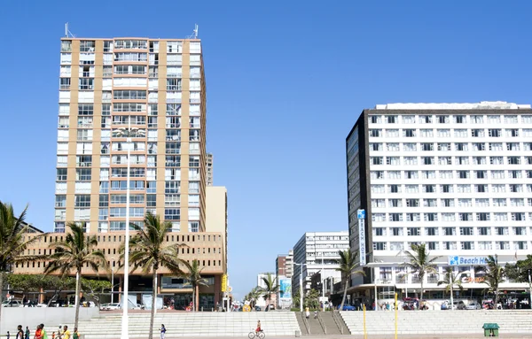 Edificios residenciales y comerciales en primera línea de playa en Durban Sou —  Fotos de Stock