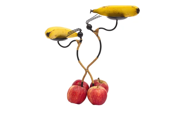 Expositor de figurillas con plátanos y manzanas en la base — Foto de Stock