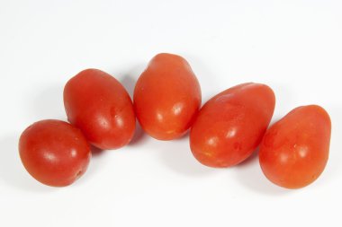 regeling van vijf rijpe mini Italiaanse tomaten