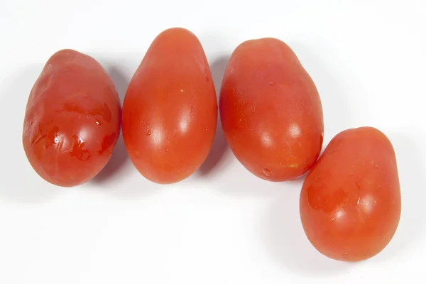 Cuatro mini tomates italianos maduros sobre blanco — Foto de Stock
