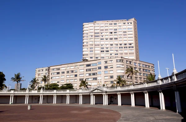 Complejos comerciales y residenciales contra Blue Sky —  Fotos de Stock