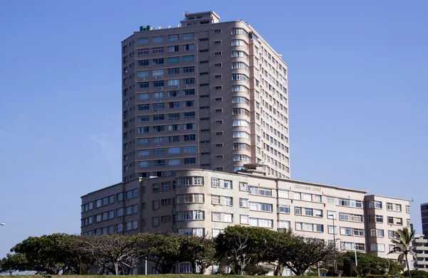 Residentieel gebouw aan strand in Zuid-Afrika — Stockfoto