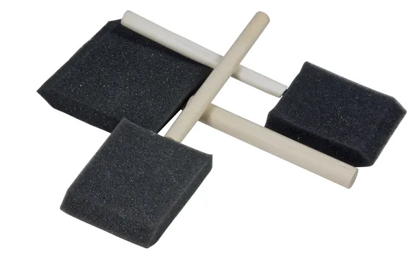 Tres aplicadores de esponja manejados cruzados sobre madera — Foto de Stock