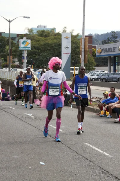 Corridore colorato in competizione nei compagni Ultra Marathon — Foto Stock