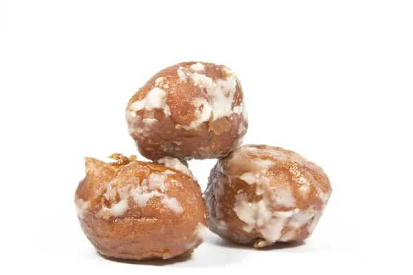 Pile de trois mini-beignets recouverts de glaçage doux — Photo