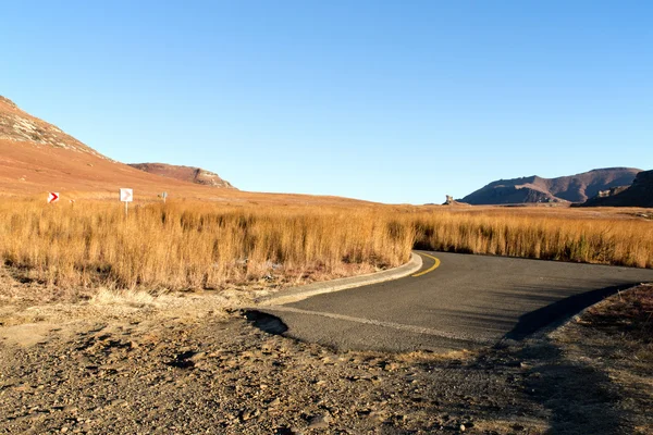 Desolate Rural Road Showing where Asphalt Ends and Dirt Begins — Stock Photo, Image