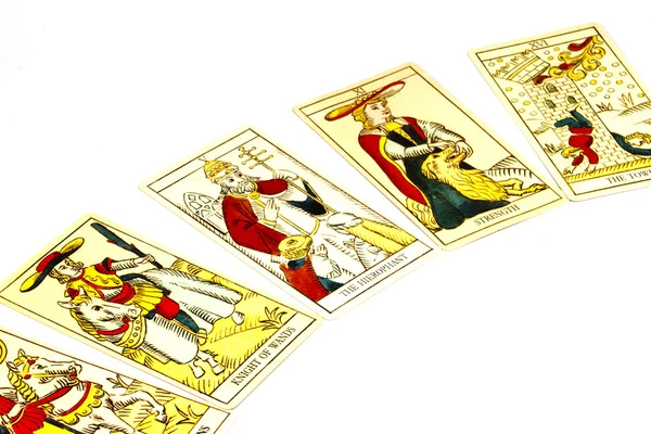 Falcılık için kullanılan beş tarot kartları — Stok fotoğraf