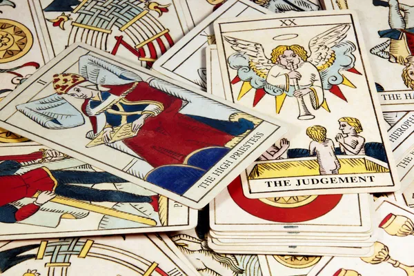 tarot kartlarıyla fal için yığını