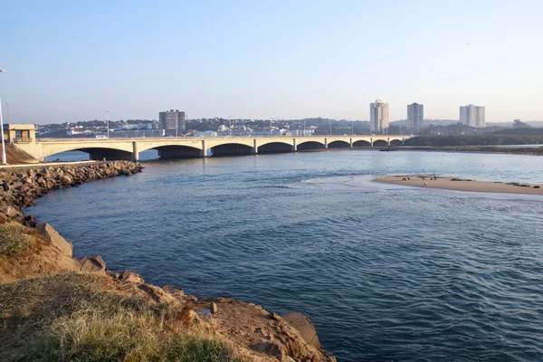 Міст через річку заповідний, відома як Блакитна Лагуна — стокове фото