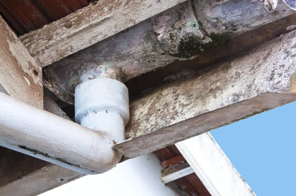 Closeup of flaking asbestos guttering in need of intenance — Stok Foto