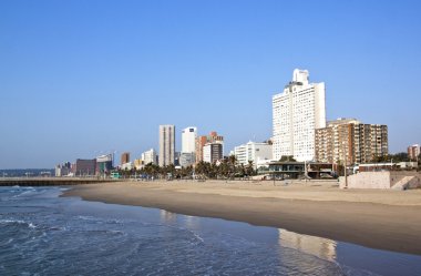 Erken sabah Beach ve Durban şehir manzarası