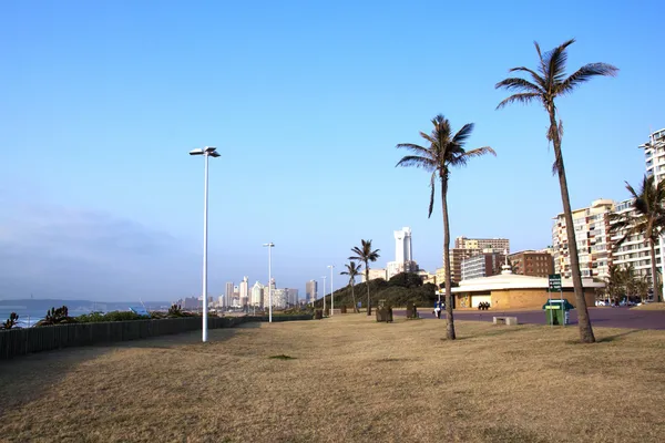 Promenade lined with Hotels along Durban's Golden Mile — Stock Photo, Image