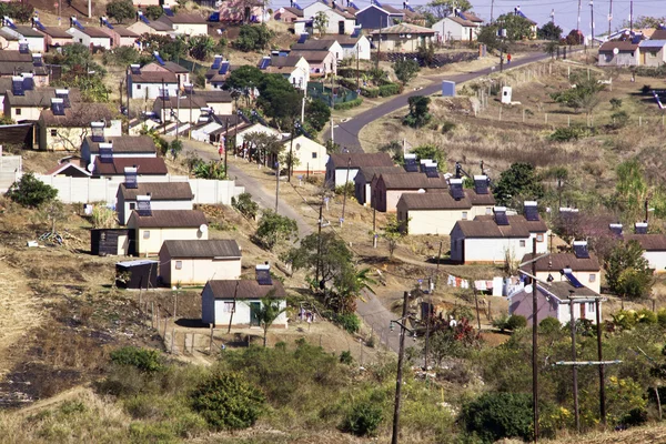 Låg kostnad township hus i förorterna i durban, Sydafrika — Stockfoto