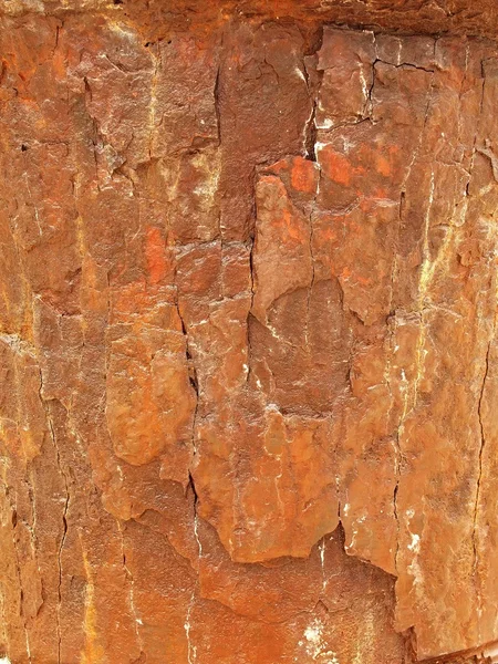 Extreme kind of corrosion, metal corroded texture on blacksmith's hammer forged pillar from the eighteenth century for tethering boats in sea port. Salt spray corrosion. Broken scales of rusty iron. — Stock Photo, Image