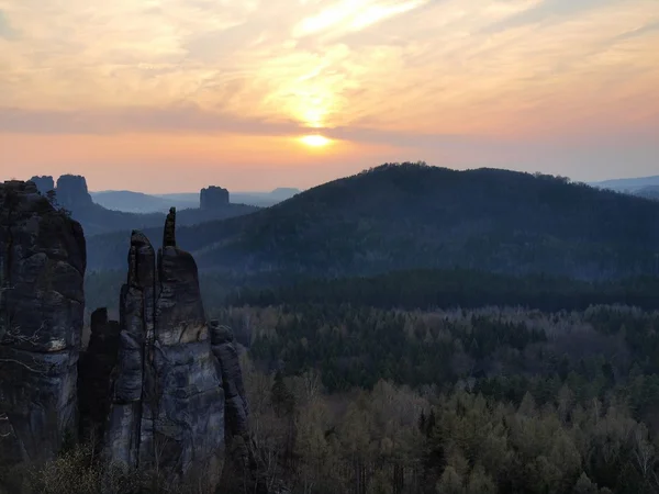 Autumn evening panorama view over sandstone rocks to fall valley of Saxony Switzerland. Sandstone peaks and hills increased from colorful background. — Stock Photo, Image