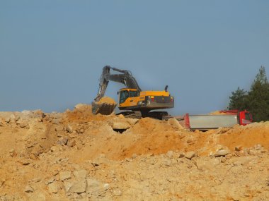 büyük siyah turuncu digger açık kum benim yeni vardiya için bekliyor.