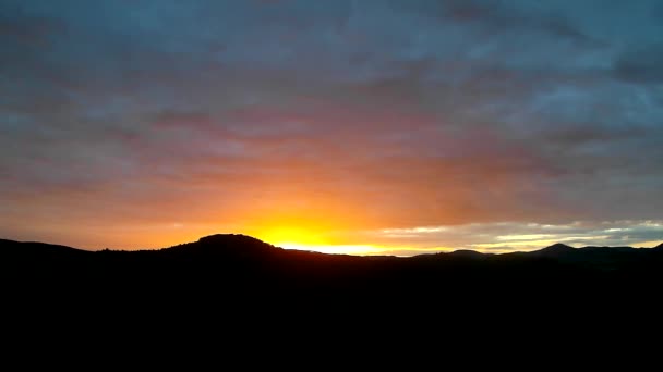 Burning sky above forest on the horizon, few seconds before sunrise. — Stock Video