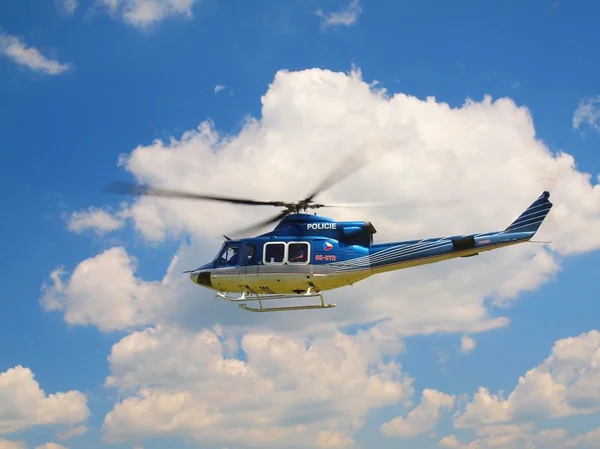 Police helicopter in action, propellers are turning and the m,achine is ready to fly. Blue sky in background — Stock Photo, Image