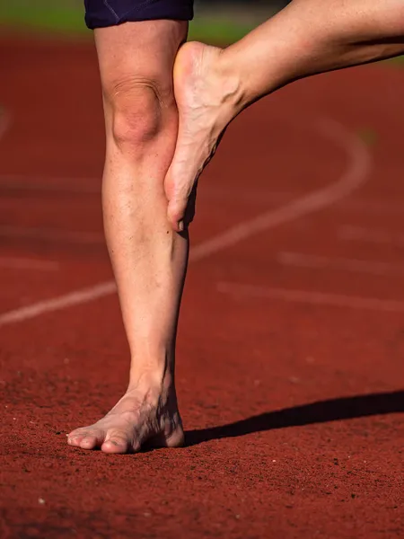 Kasları Esnetiyorum Çalışan Kadın Personelin Çıplak Bacakları Yoruldu Anne Kırk — Stok fotoğraf