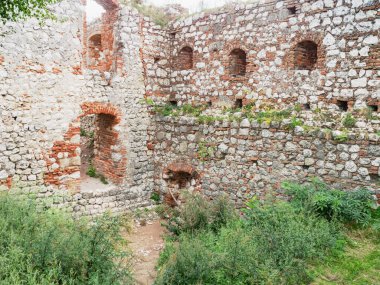 Dolni Vestonice ve Güney Bohemya 'daki Pavlov köyünün tepesindeki harabe Devicky Gotik Şatosu' nun Interier 'ı..