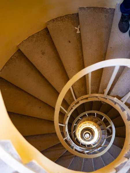 Blick Den Minarettturm Auf Den Besucher Der Über Eine Drehtreppe — Stockfoto