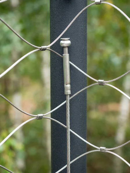 Corner Pole Stainless Steel Twisted Wire Mesh Fence Pressed Clamps — Stock Photo, Image